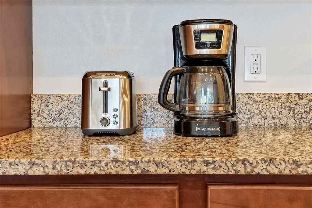 For Rent: $2,900 (5 beds, 4 baths, 2340 Square Feet)