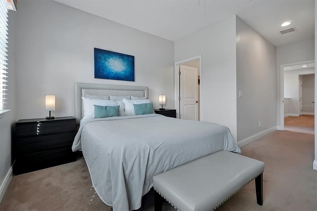 For Rent: $2,900 (5 beds, 4 baths, 2340 Square Feet)