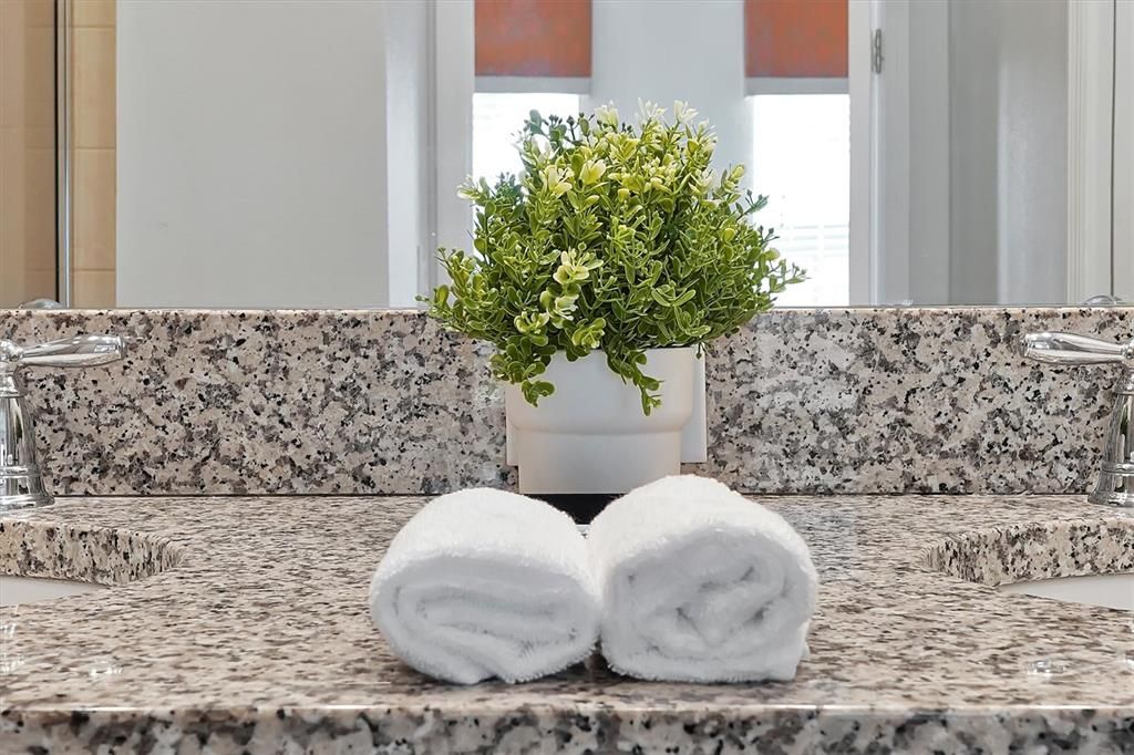 For Rent: $2,900 (5 beds, 4 baths, 2340 Square Feet)