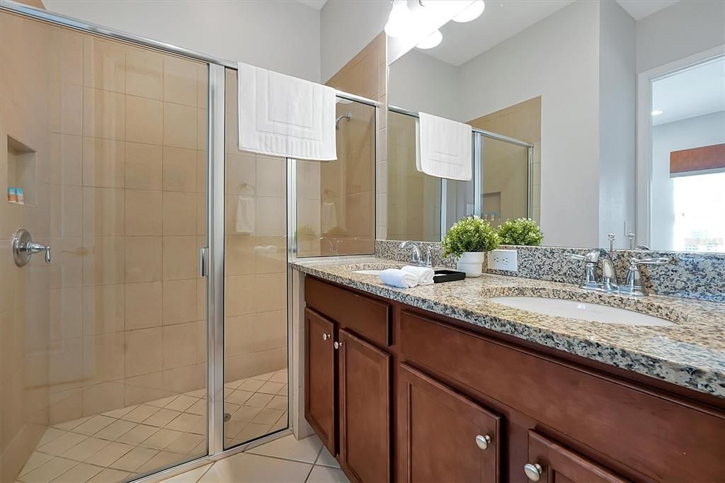 For Rent: $2,900 (5 beds, 4 baths, 2340 Square Feet)