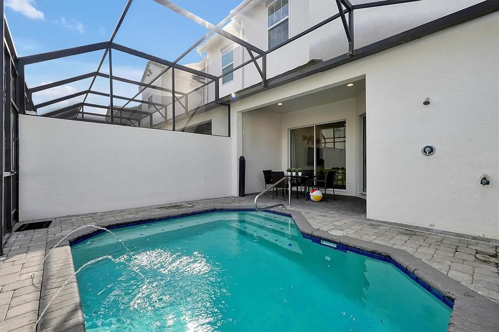 For Rent: $2,900 (5 beds, 4 baths, 2340 Square Feet)