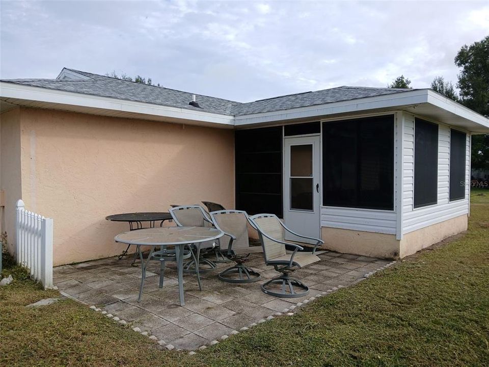 En Venta: $225,000 (2 camas, 1 baños, 864 Pies cuadrados)