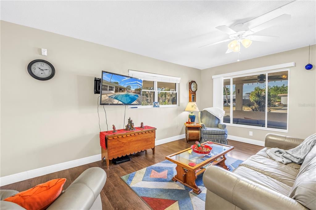 待售: $425,250 (3 贝兹, 2 浴室, 1468 平方英尺)