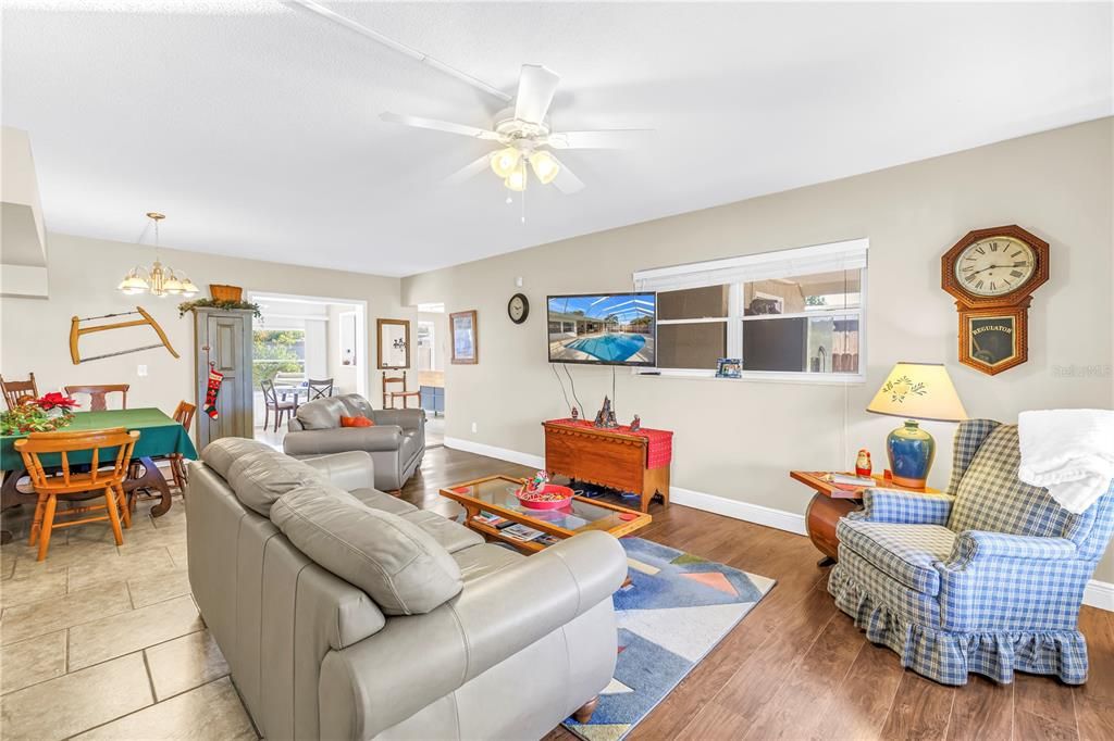 待售: $425,250 (3 贝兹, 2 浴室, 1468 平方英尺)