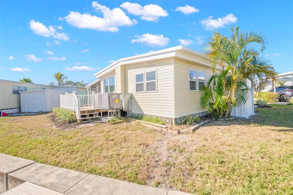 For Sale: $269,000 (2 beds, 1 baths, 748 Square Feet)