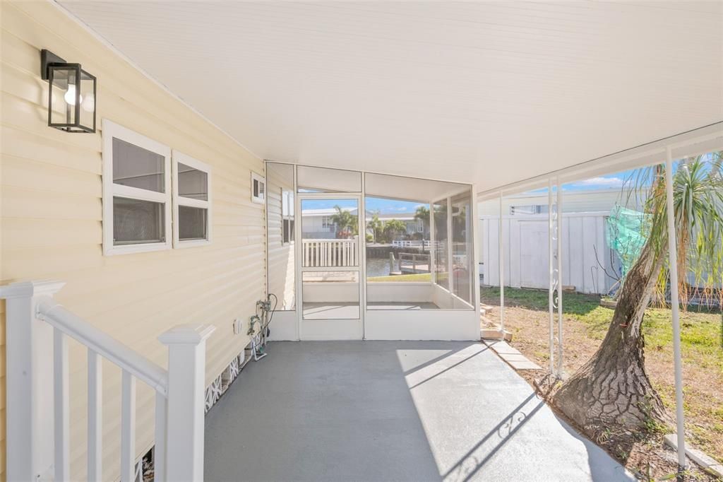 For Sale: $269,000 (2 beds, 1 baths, 748 Square Feet)