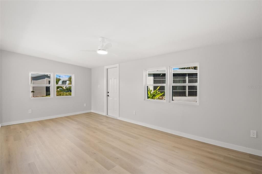 For Sale: $269,000 (2 beds, 1 baths, 748 Square Feet)