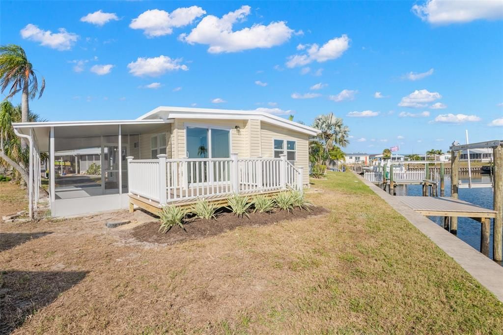 For Sale: $269,000 (2 beds, 1 baths, 748 Square Feet)