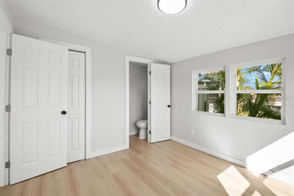 For Sale: $269,000 (2 beds, 1 baths, 748 Square Feet)