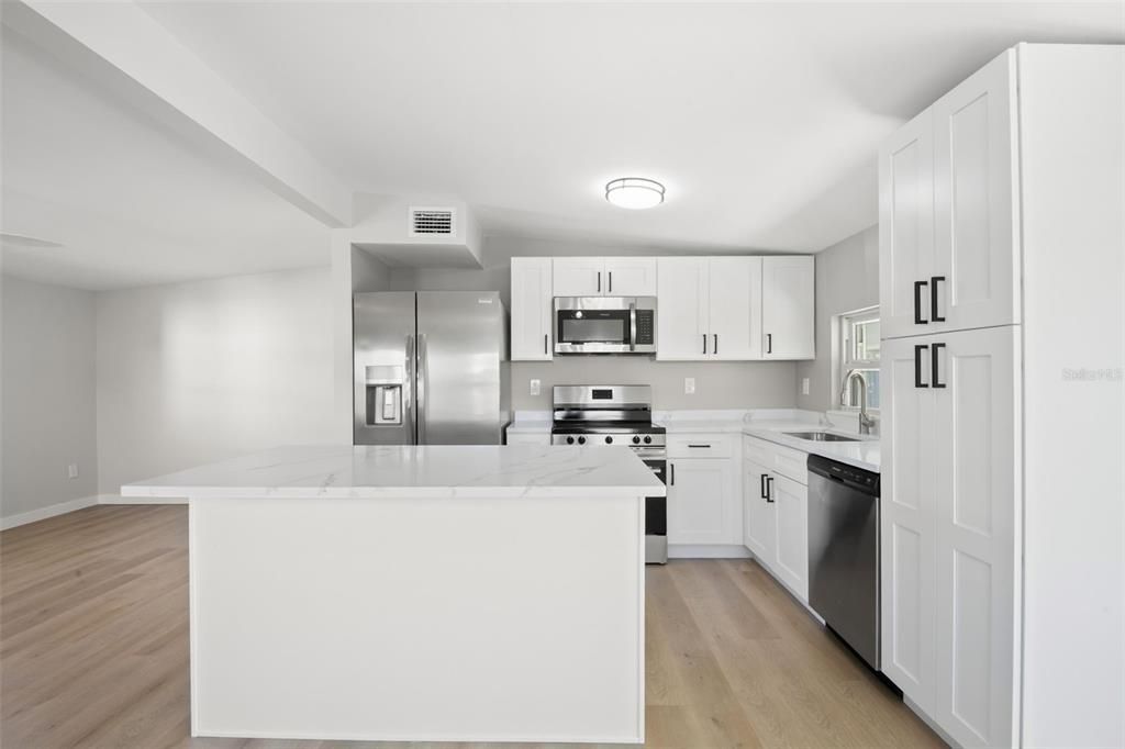 For Sale: $269,000 (2 beds, 1 baths, 748 Square Feet)