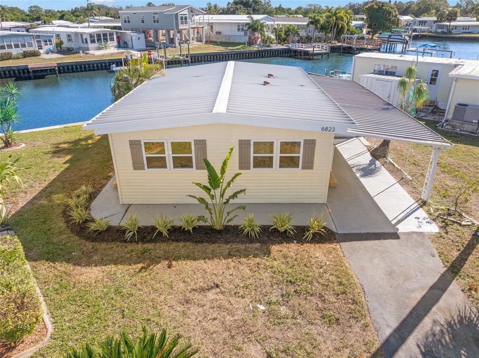 For Sale: $269,000 (2 beds, 1 baths, 748 Square Feet)