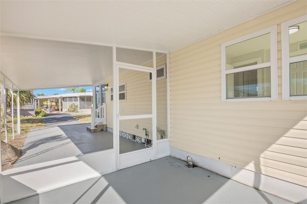 For Sale: $269,000 (2 beds, 1 baths, 748 Square Feet)