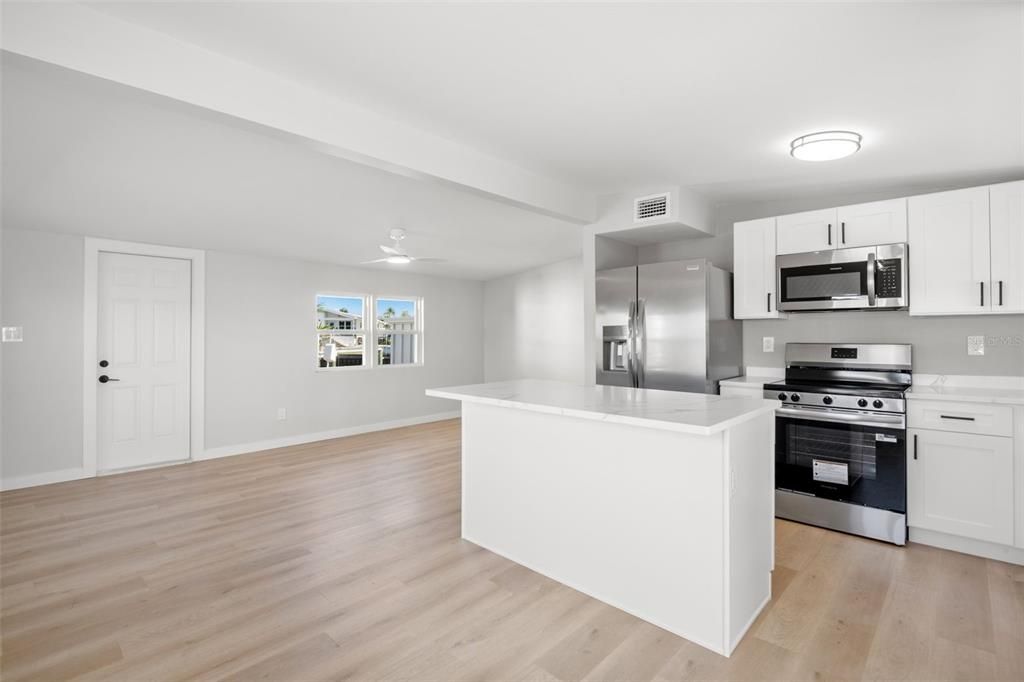 For Sale: $269,000 (2 beds, 1 baths, 748 Square Feet)