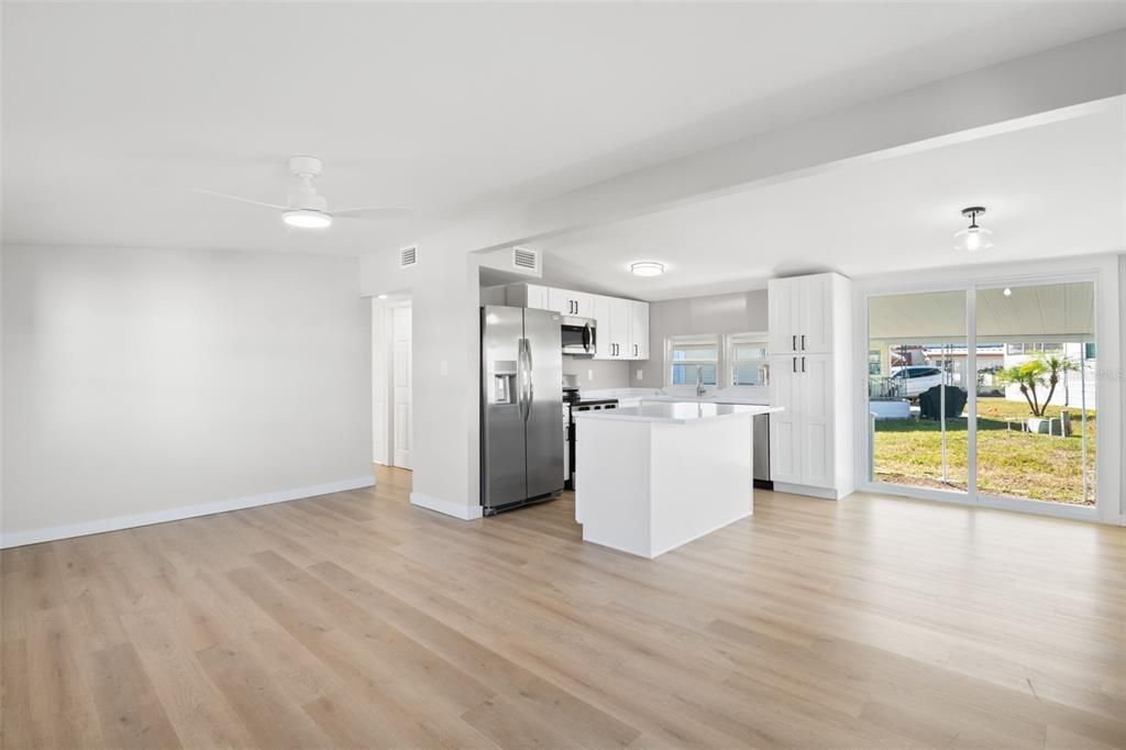 For Sale: $269,000 (2 beds, 1 baths, 748 Square Feet)