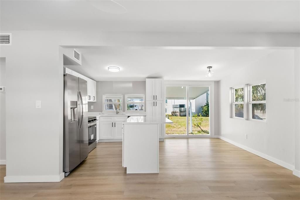 For Sale: $269,000 (2 beds, 1 baths, 748 Square Feet)