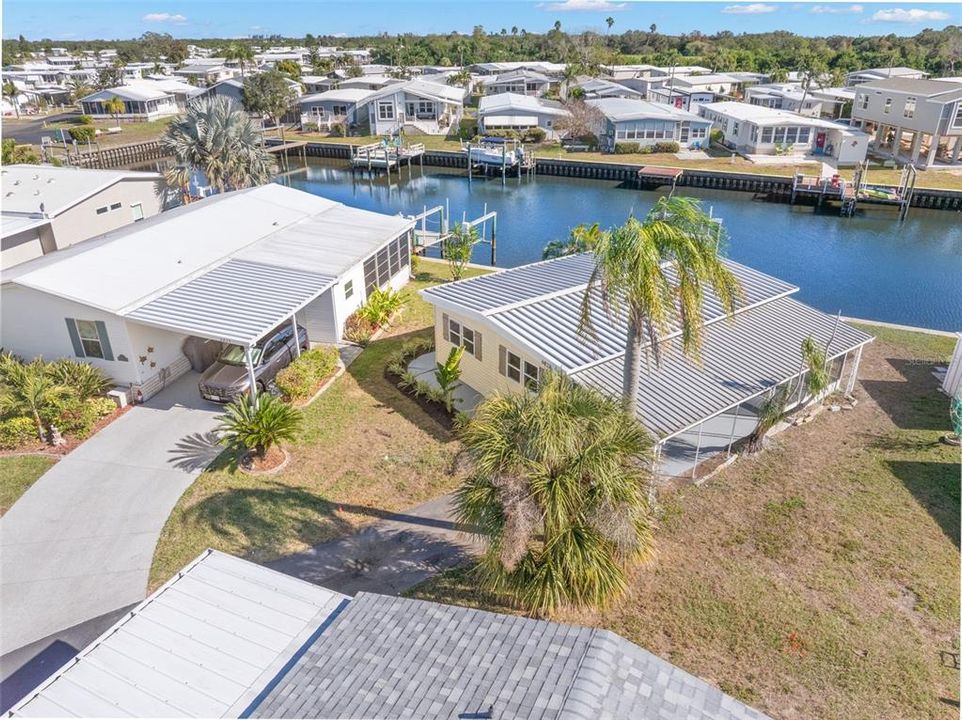 For Sale: $269,000 (2 beds, 1 baths, 748 Square Feet)