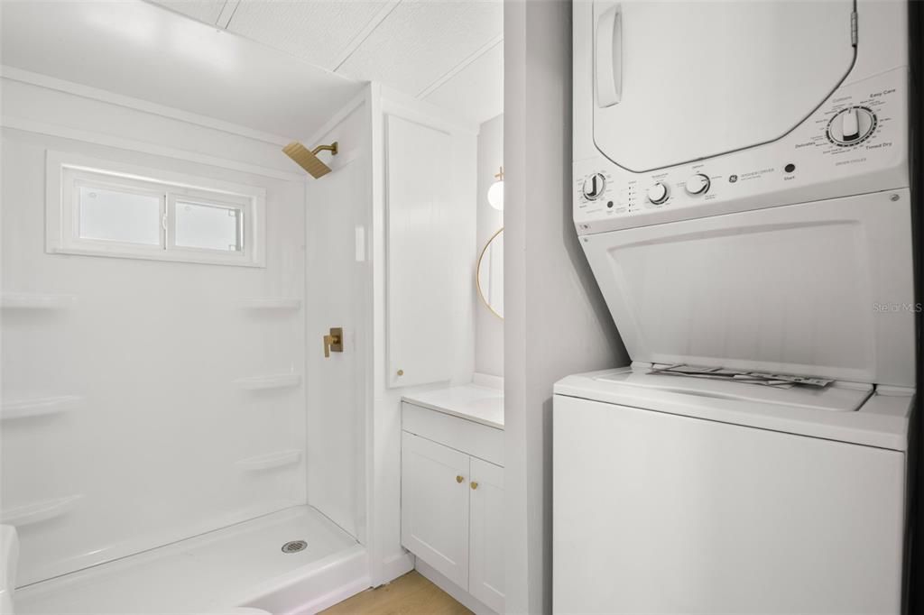 For Sale: $269,000 (2 beds, 1 baths, 748 Square Feet)