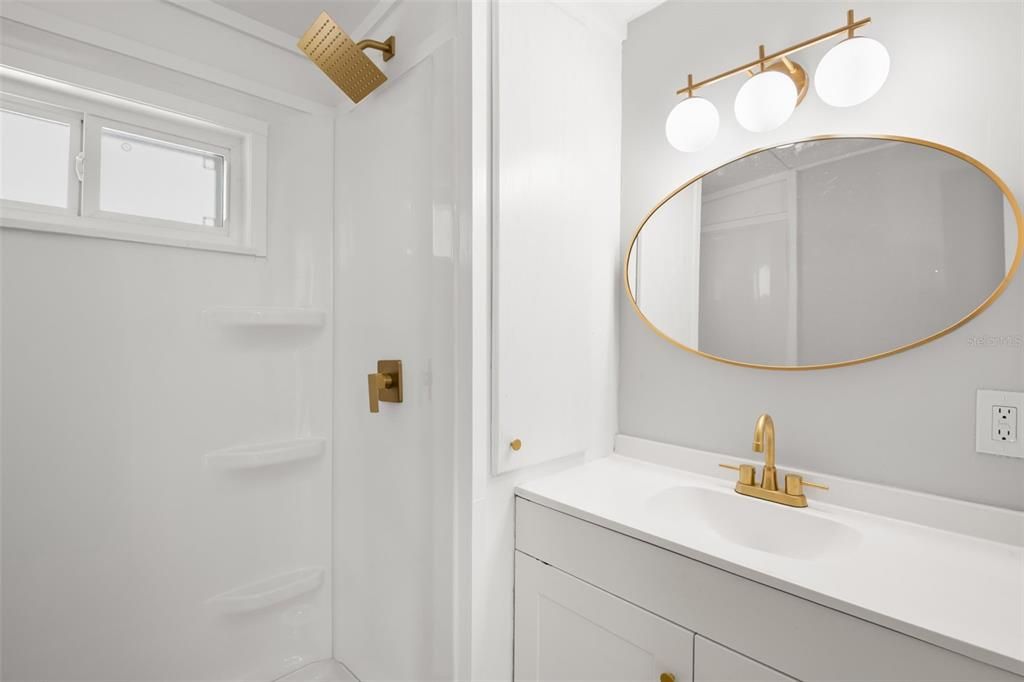 For Sale: $269,000 (2 beds, 1 baths, 748 Square Feet)