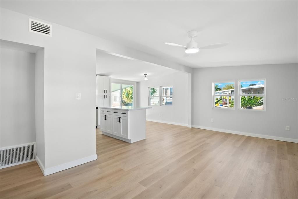 For Sale: $269,000 (2 beds, 1 baths, 748 Square Feet)