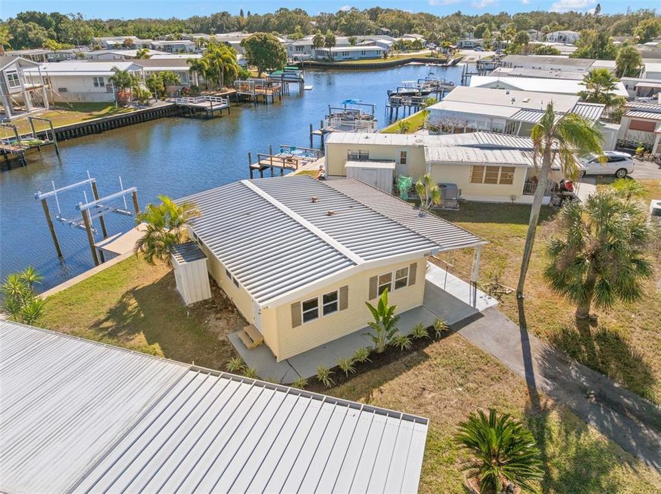 For Sale: $269,000 (2 beds, 1 baths, 748 Square Feet)