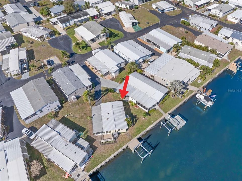 For Sale: $269,000 (2 beds, 1 baths, 748 Square Feet)