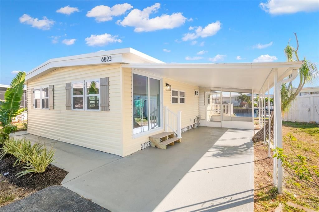 For Sale: $269,000 (2 beds, 1 baths, 748 Square Feet)