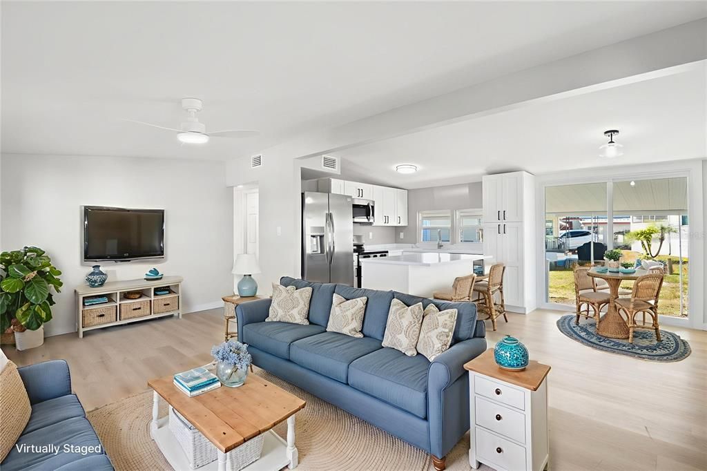 For Sale: $269,000 (2 beds, 1 baths, 748 Square Feet)