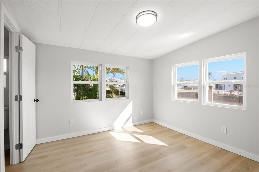 For Sale: $269,000 (2 beds, 1 baths, 748 Square Feet)