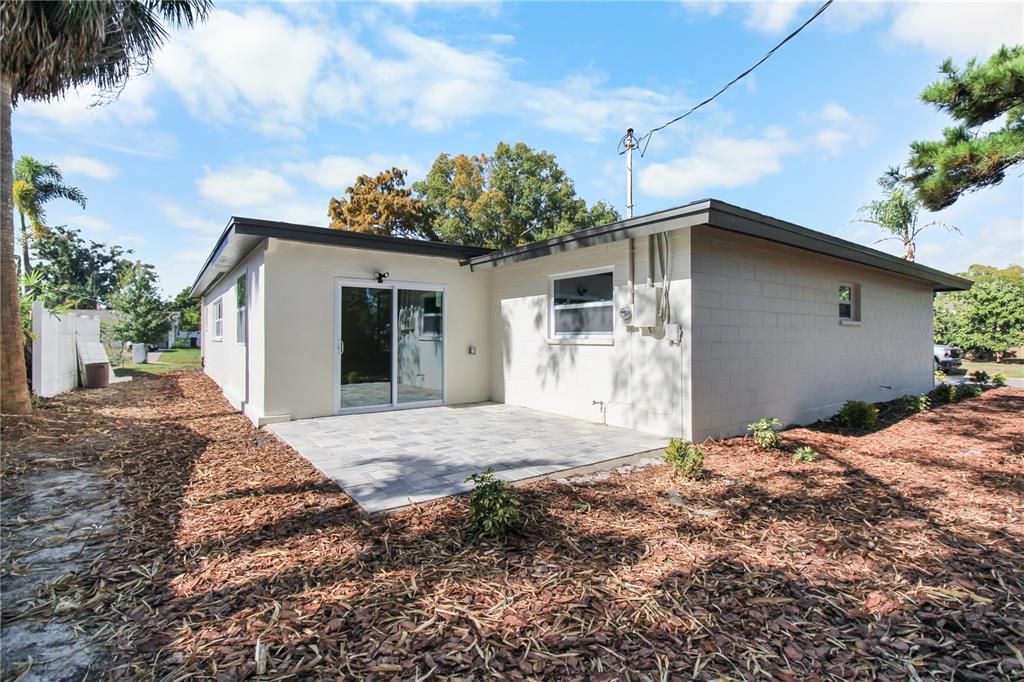 En Venta: $549,000 (4 camas, 3 baños, 1704 Pies cuadrados)