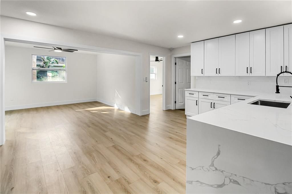 En Venta: $549,000 (4 camas, 3 baños, 1704 Pies cuadrados)