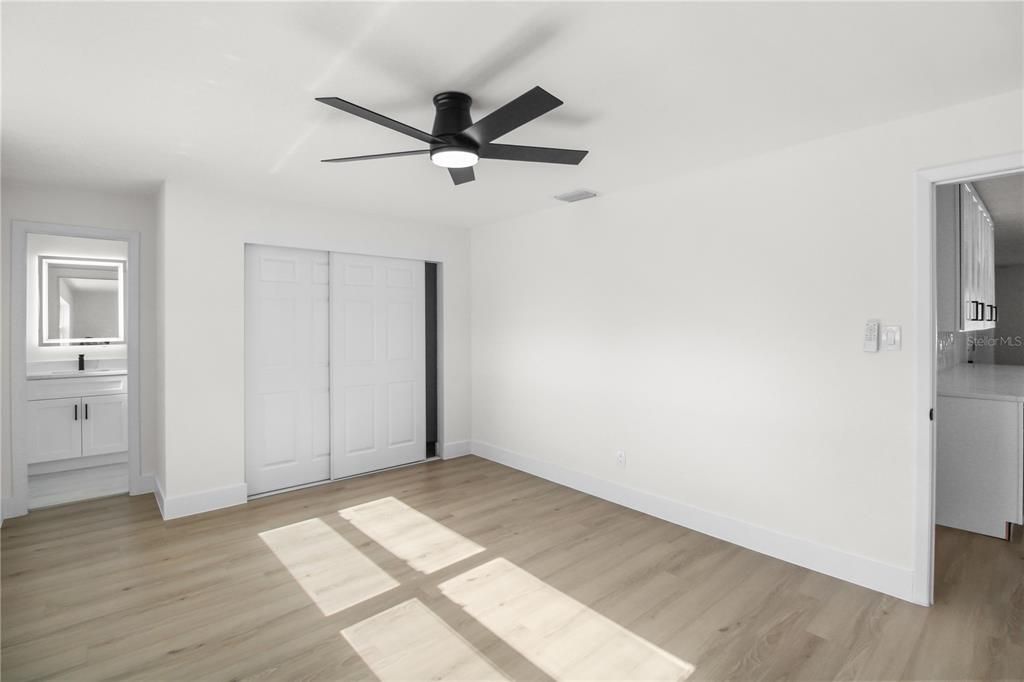 En Venta: $549,000 (4 camas, 3 baños, 1704 Pies cuadrados)