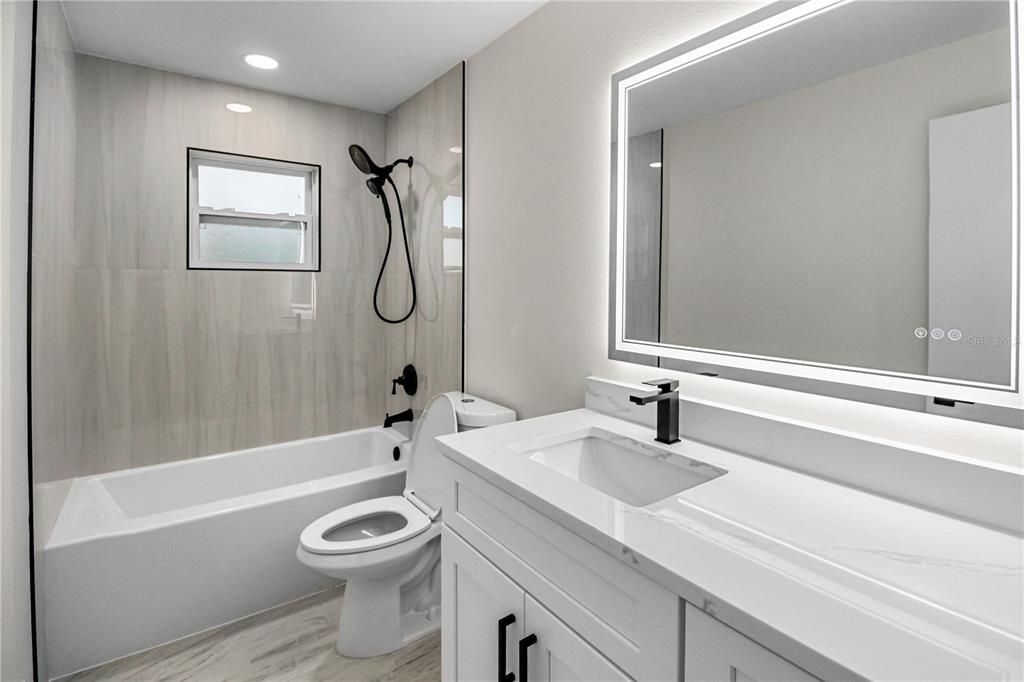 En Venta: $549,000 (4 camas, 3 baños, 1704 Pies cuadrados)