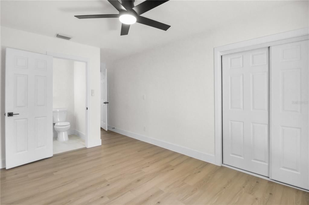 En Venta: $549,000 (4 camas, 3 baños, 1704 Pies cuadrados)