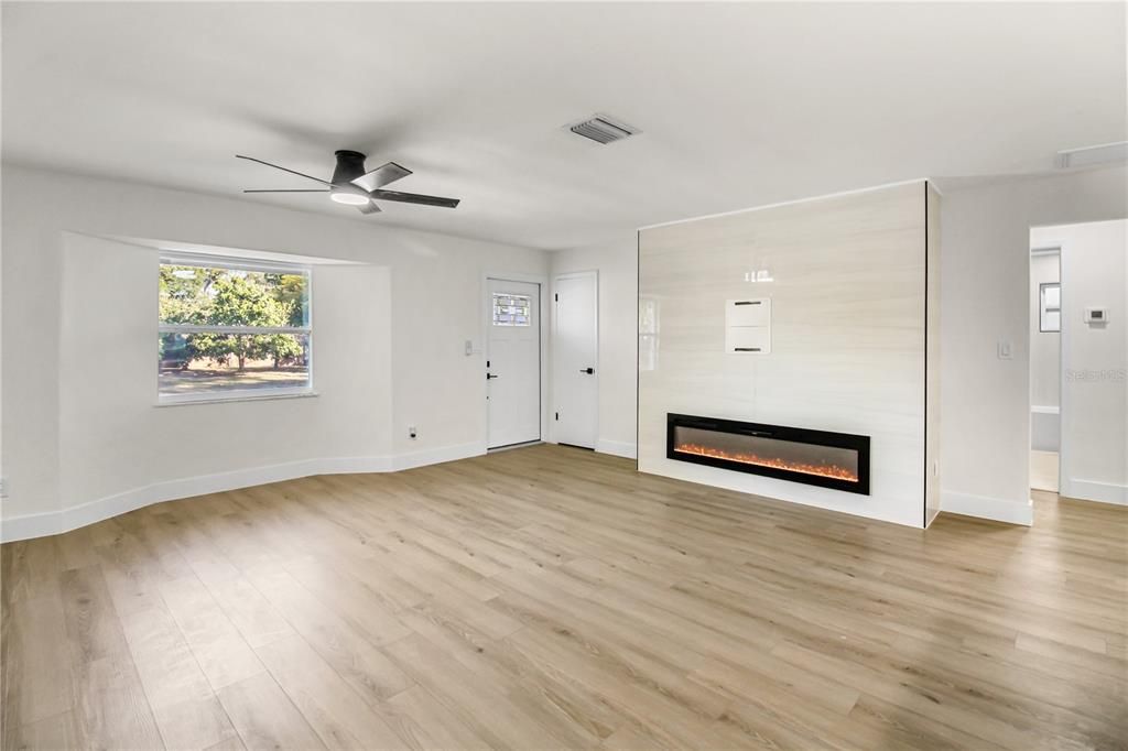 En Venta: $549,000 (4 camas, 3 baños, 1704 Pies cuadrados)