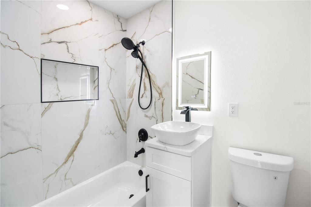 En Venta: $549,000 (4 camas, 3 baños, 1704 Pies cuadrados)