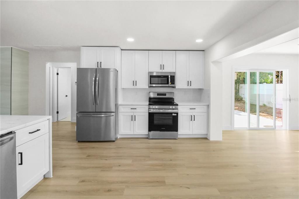 En Venta: $549,000 (4 camas, 3 baños, 1704 Pies cuadrados)