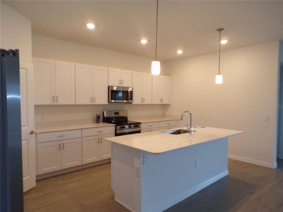 В аренду: $2,300 (4 спален, 3 ванн, 2032 Квадратных фут)