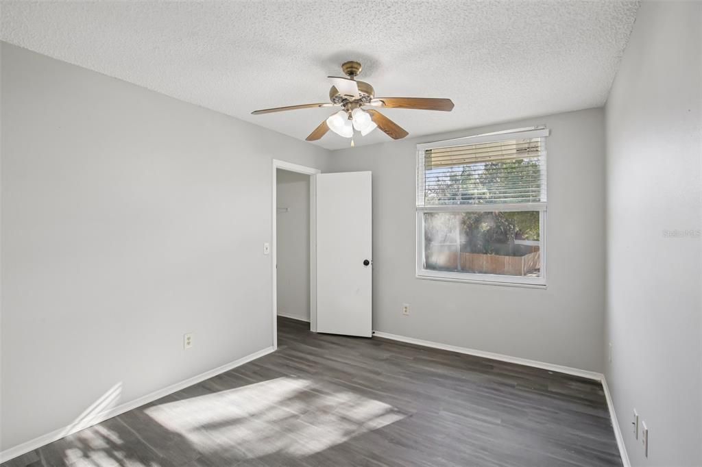 待售: $389,900 (4 贝兹, 2 浴室, 2068 平方英尺)