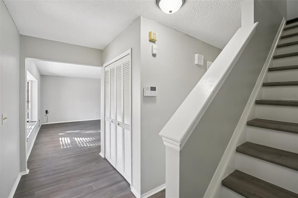 待售: $389,900 (4 贝兹, 2 浴室, 2068 平方英尺)