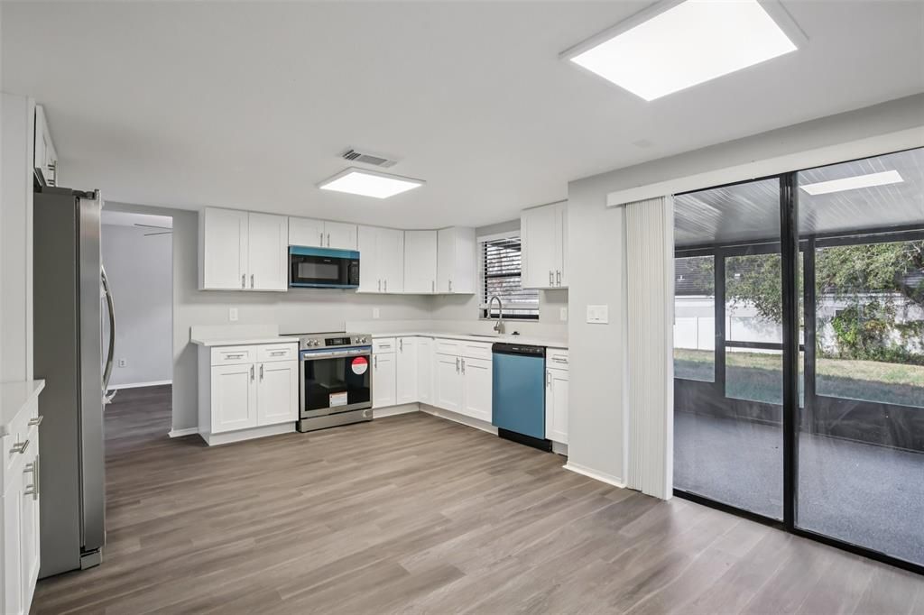 待售: $389,900 (4 贝兹, 2 浴室, 2068 平方英尺)