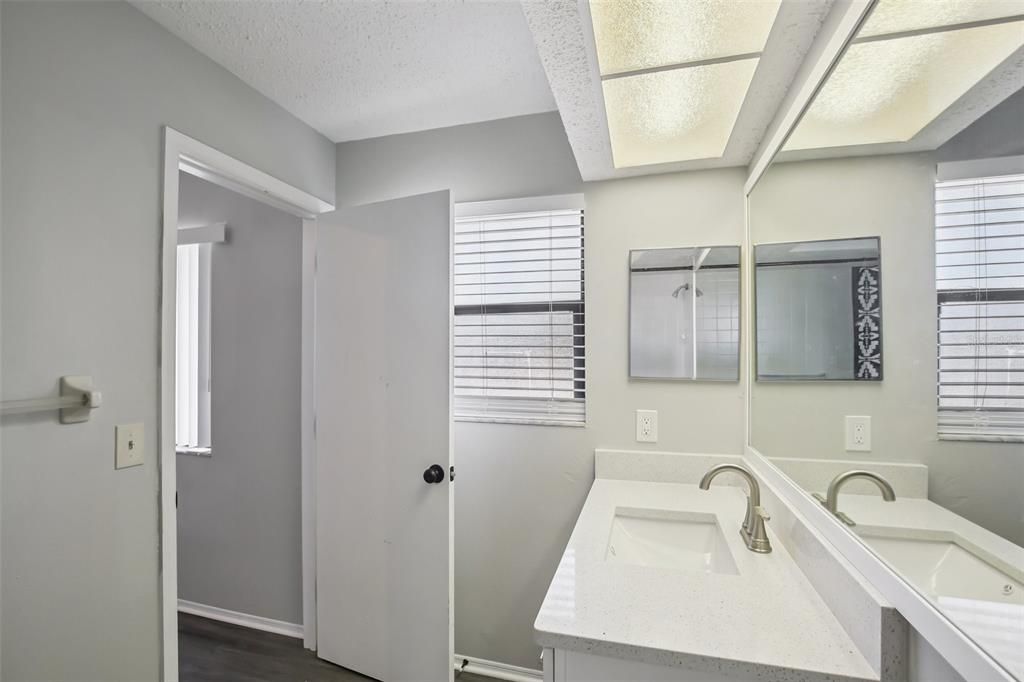 待售: $389,900 (4 贝兹, 2 浴室, 2068 平方英尺)