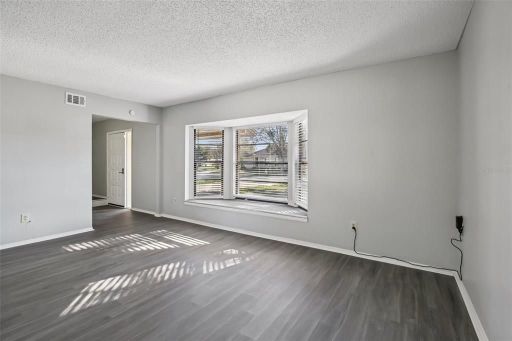 待售: $389,900 (4 贝兹, 2 浴室, 2068 平方英尺)