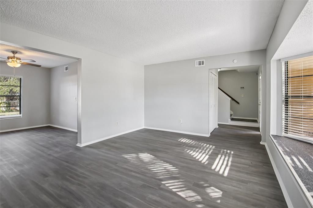 待售: $389,900 (4 贝兹, 2 浴室, 2068 平方英尺)