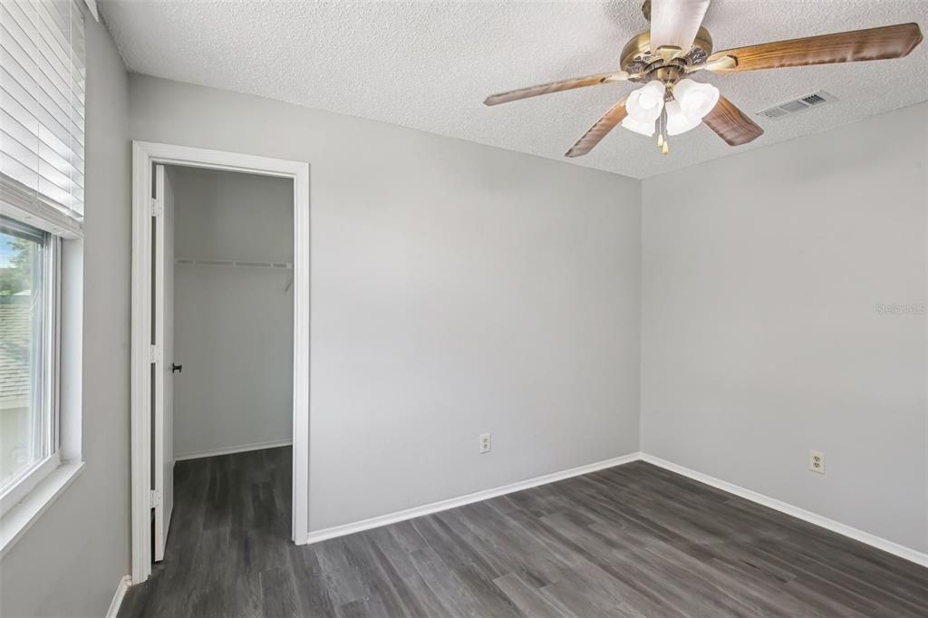 待售: $389,900 (4 贝兹, 2 浴室, 2068 平方英尺)