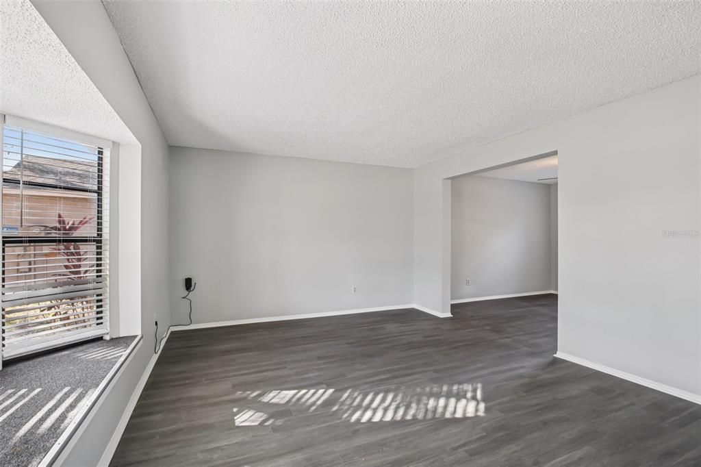 待售: $389,900 (4 贝兹, 2 浴室, 2068 平方英尺)