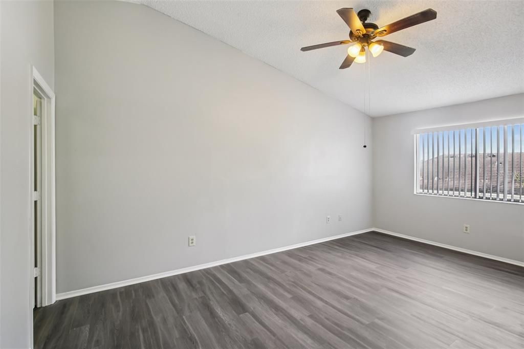 待售: $389,900 (4 贝兹, 2 浴室, 2068 平方英尺)