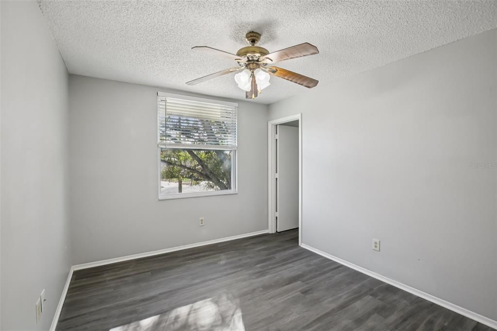 待售: $389,900 (4 贝兹, 2 浴室, 2068 平方英尺)