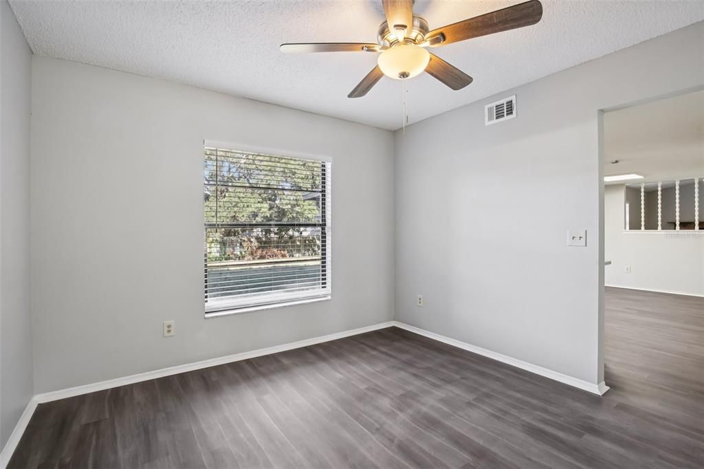 待售: $389,900 (4 贝兹, 2 浴室, 2068 平方英尺)