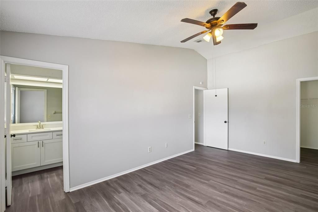 待售: $389,900 (4 贝兹, 2 浴室, 2068 平方英尺)