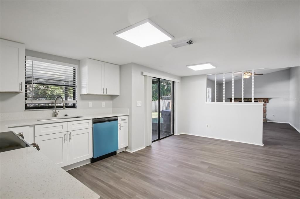 待售: $389,900 (4 贝兹, 2 浴室, 2068 平方英尺)